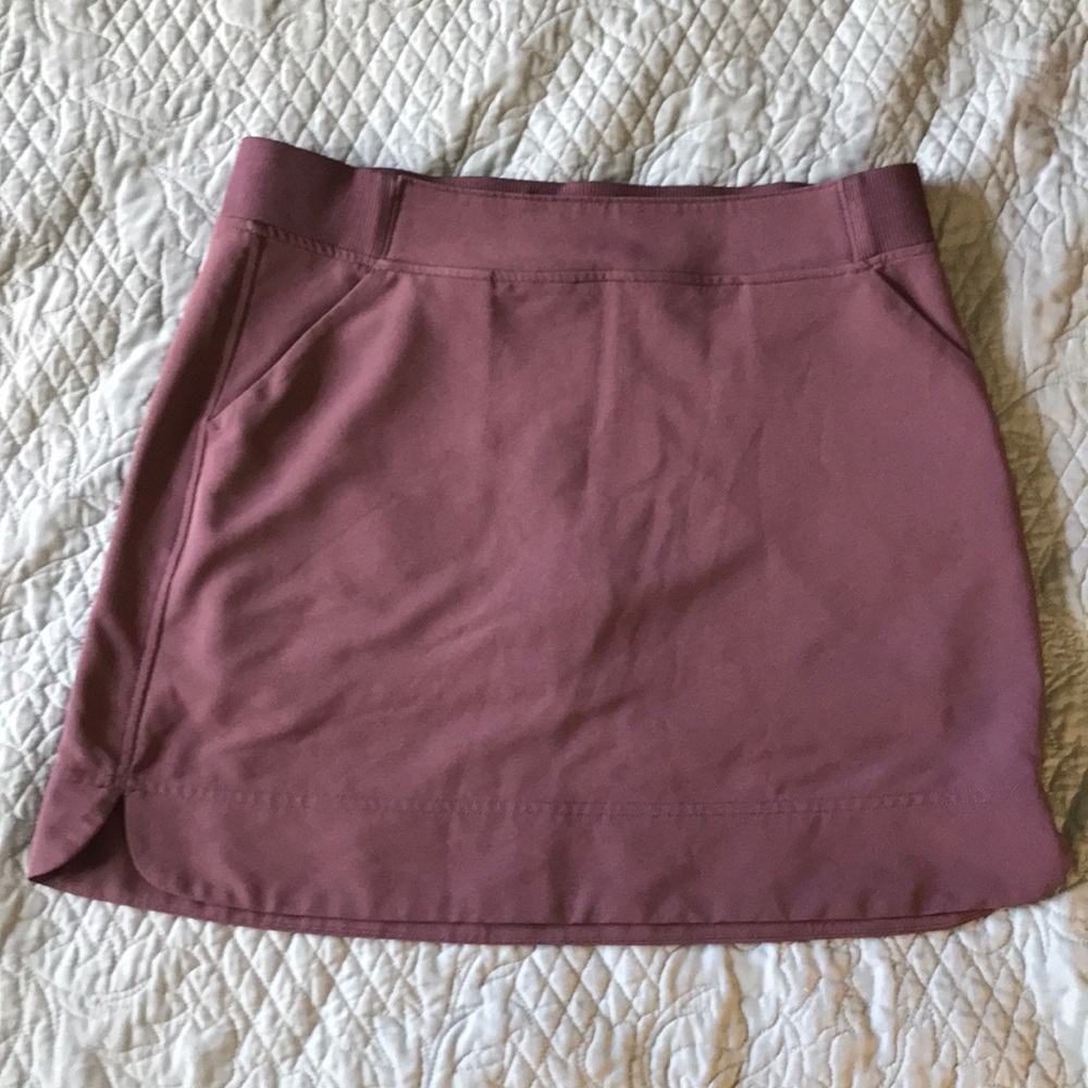 Casual skort. Size med. GUC.